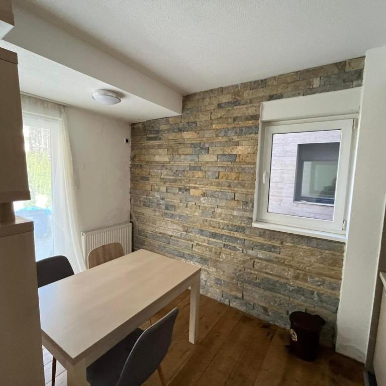 Sunny Pines - One-Bedroom Apartment - 6