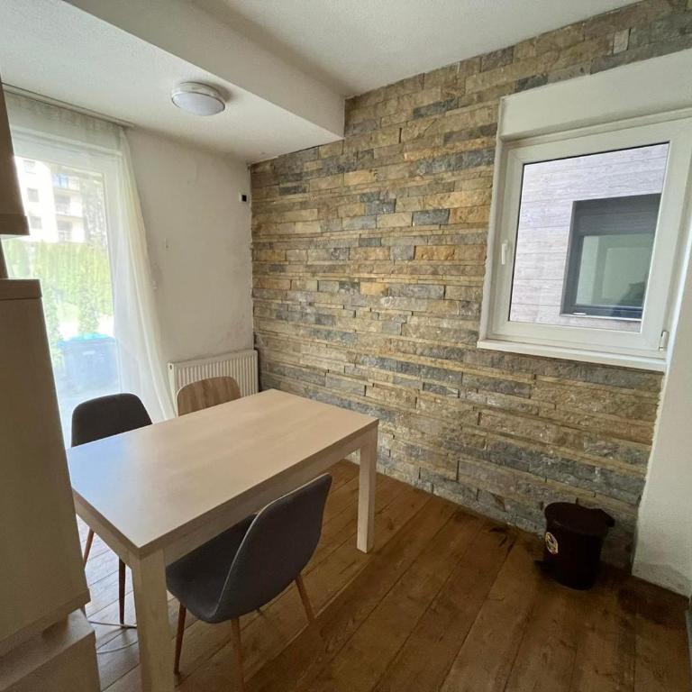 Sunny Pines - One-Bedroom Apartment - 7
