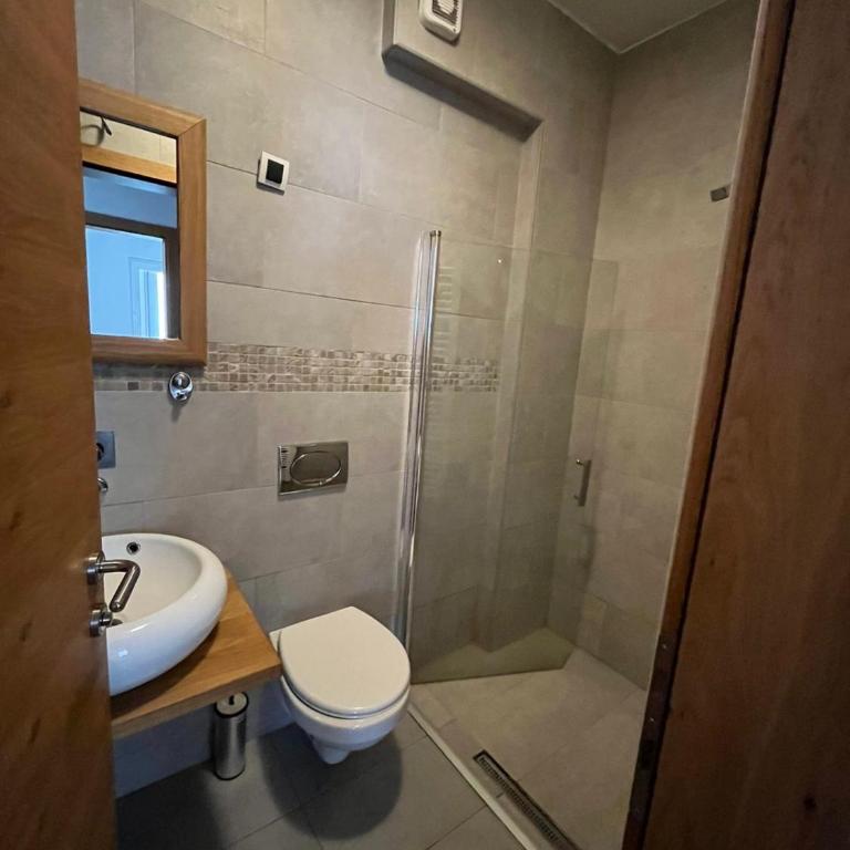 Sunny Pines - One-Bedroom Apartment - 8