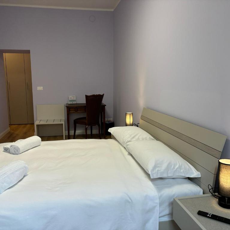 Le Vele Rooms - Camera Matrimoniale con Bagno Privato - 2