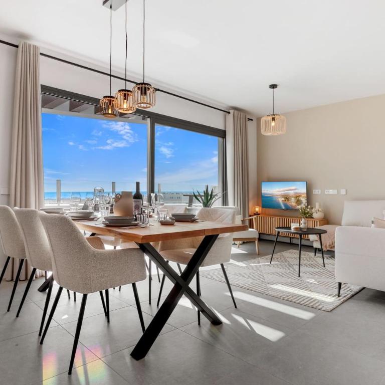 VIVI Homes - Bonita del Sol Beach, Pool, Garden, GYM & SPA - Penthouse Apartment - 2