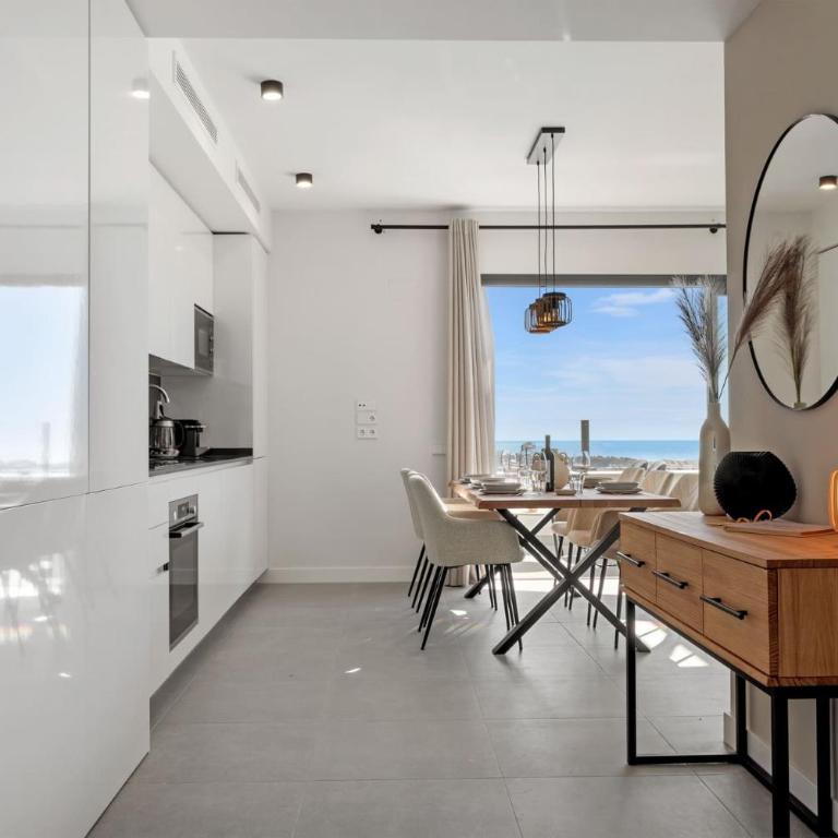 VIVI Homes - Bonita del Sol Beach, Pool, Garden, GYM & SPA - Penthouse Apartment - 3