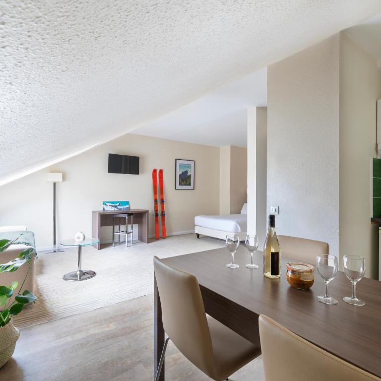 Kyriad Chambéry Centre - Hôtel et Résidence - Studio Familial - 5