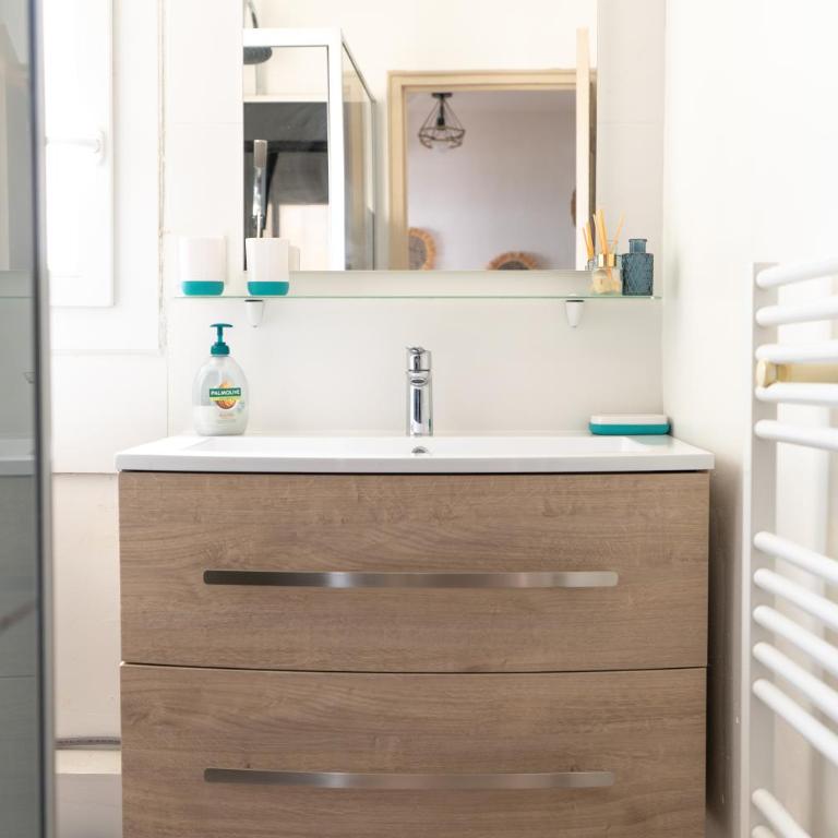 Les Pieds dans l'eau YourHostHelper - Appartement 2 Chambres - 16