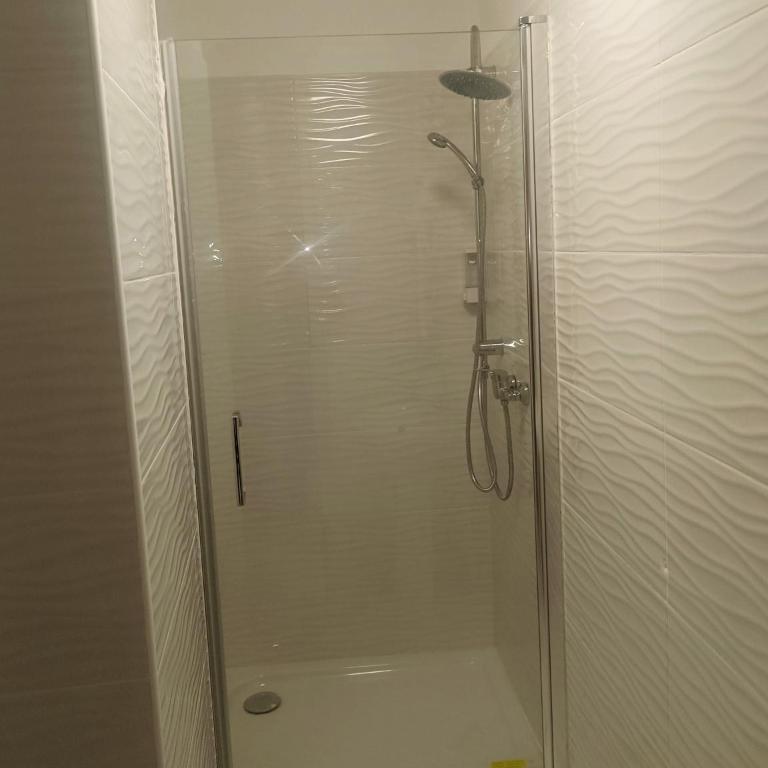 TMS Rooms - Camera Matrimoniale con Bagno Privato - 1