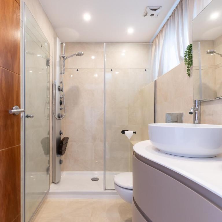 Villa Sienna - Four-Bedroom House - 26
