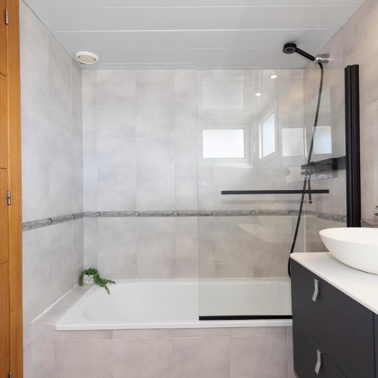 Villa Sienna - Four-Bedroom House - 34