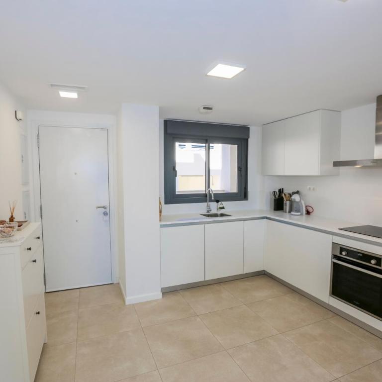Icon Deluxe Marina Views - Three-Bedroom Apartment - 19