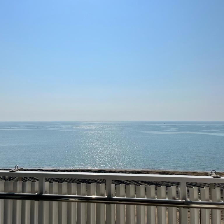 Stupenda vista mare, 10m dalla spiaggia, 8 piano e P privato - Two-Bedroom Apartment with Sea View - 3