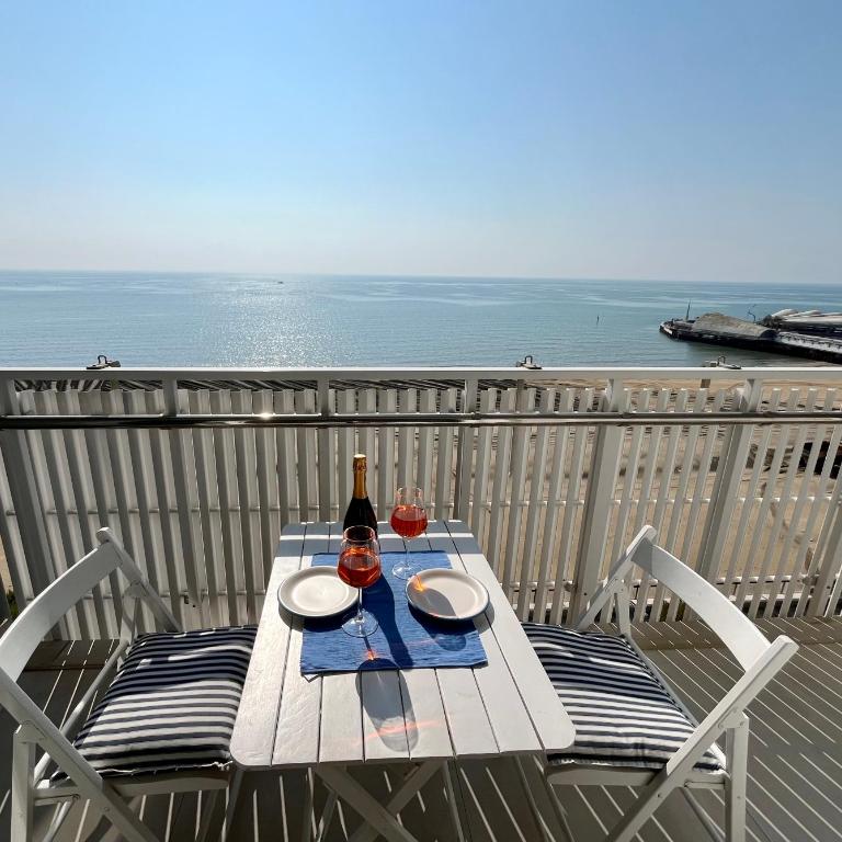 Stupenda vista mare, 10m dalla spiaggia, 8 piano e P privato - Two-Bedroom Apartment with Sea View - 2