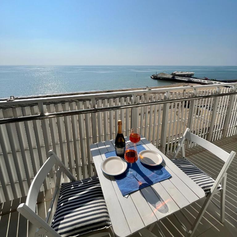 Stupenda vista mare, 10m dalla spiaggia, 8 piano e P privato - Two-Bedroom Apartment with Sea View - 19