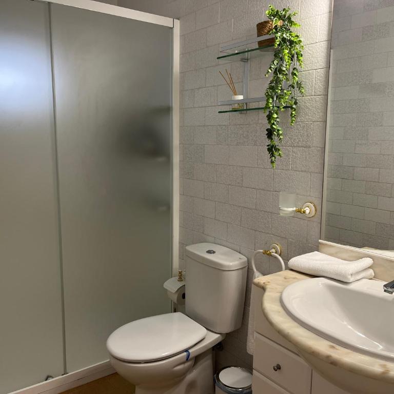 La Palmera - Primera linea frontal en Playa San Antonio - Three-Bedroom Apartment with Sea View - 37
