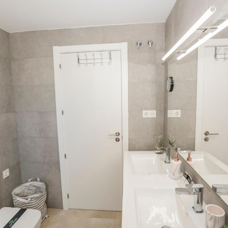 Icon Deluxe Marina Views - Three-Bedroom Apartment - 28