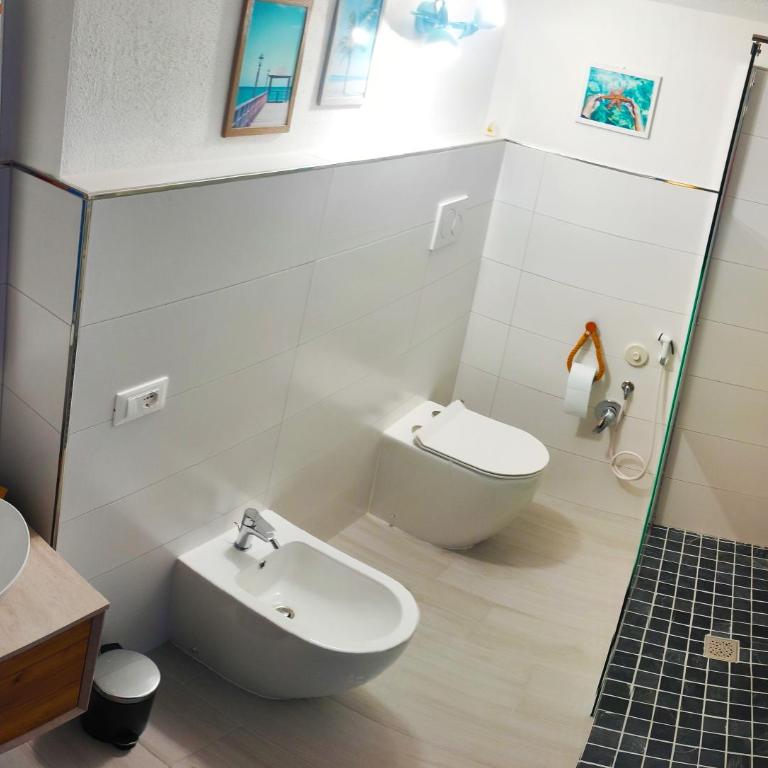 La Pura Vida - Camera Matrimoniale/Doppia con Letti Singoli con Bagno Privato - 1