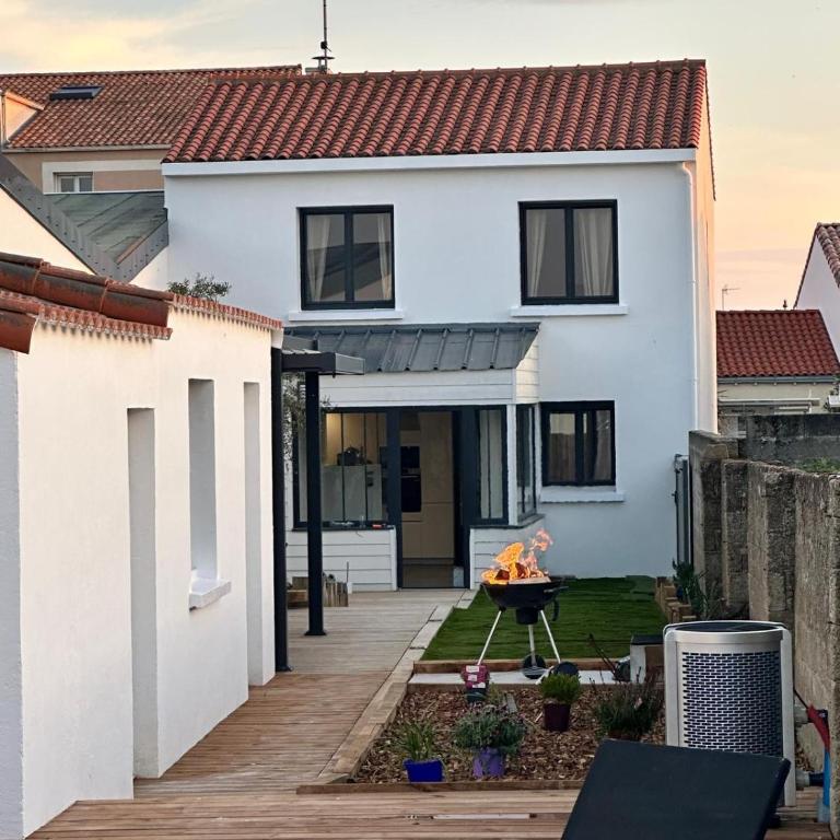 Très jolie maison - Piscine & Jacuzzi - Les Sables - 9 personnes - Haus mit 3 Schlafzimmern - 14