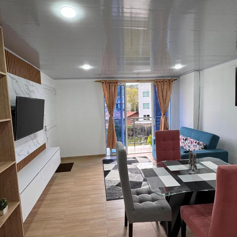 Edificio el Roble - Three-Bedroom Apartment - 1