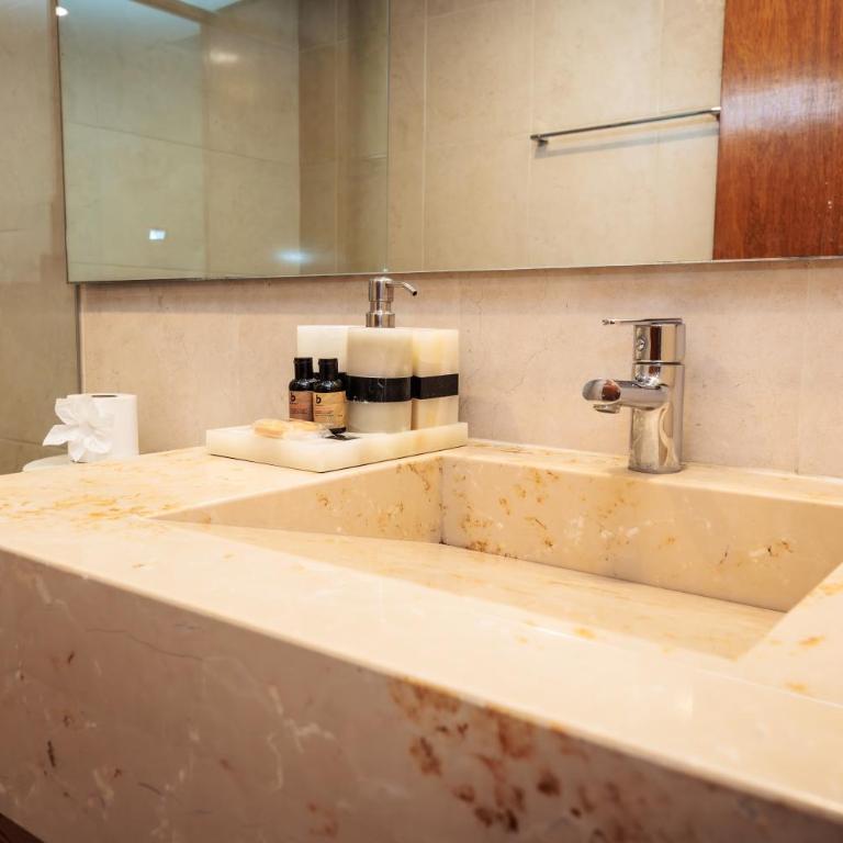 Hotel Rosa Mexicano - Habitación Doble con baño privado - 2 camas - 8