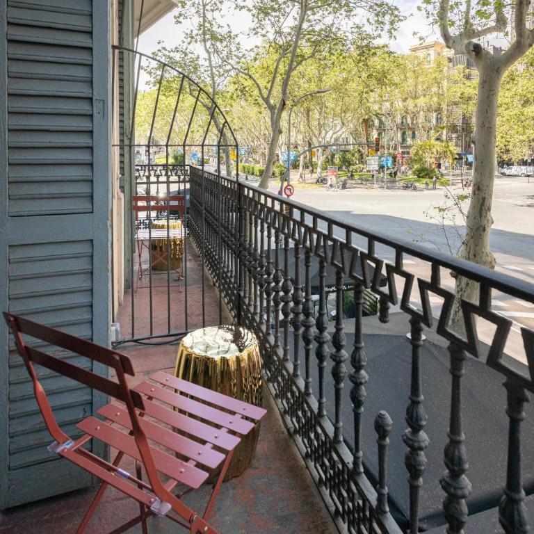 Hotel Casa Trafalgar Barcelona - Tiny Room with Balcony - 4
