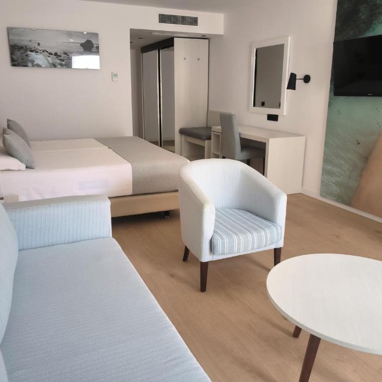 Hotel Las Costas - Habitación Doble (2 adultos + 1 niño) - 1 o 2 camas - 4