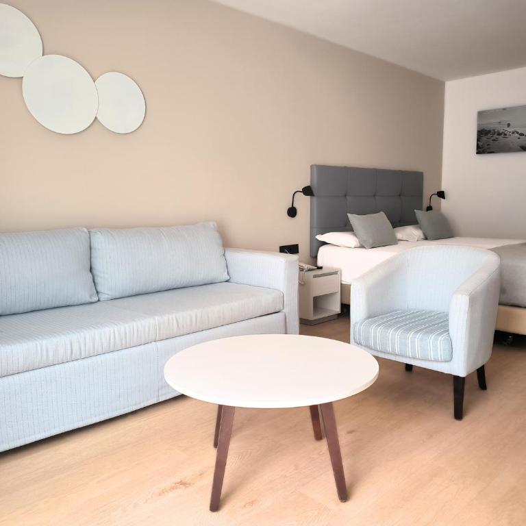 Hotel Las Costas - Habitación Doble (2 adultos + 1 niño) - 1 o 2 camas - 2