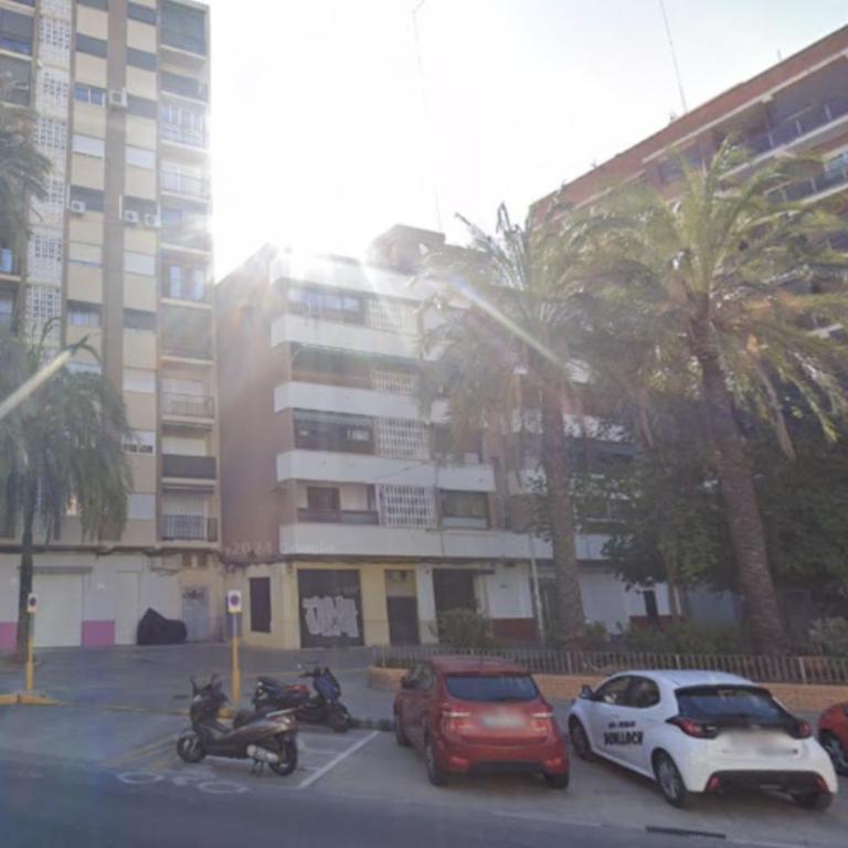 Espectacular piso reformado al lado del rio Turia - Three-Bedroom Apartment - 62
