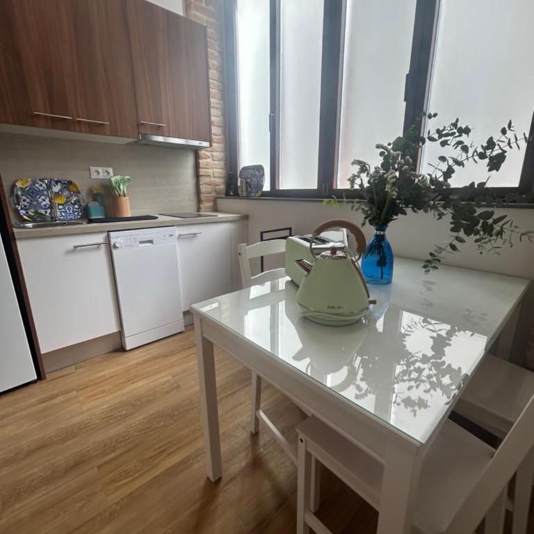 Apartamentos Mesones Catedral - One-Bedroom Apartment - 4