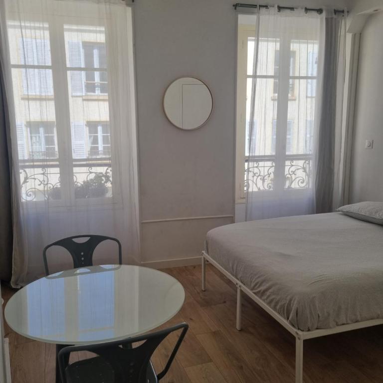 Chambre privée - Vue Tour Eiffel - Chambre Double avec Salle de Bains Privative - 4