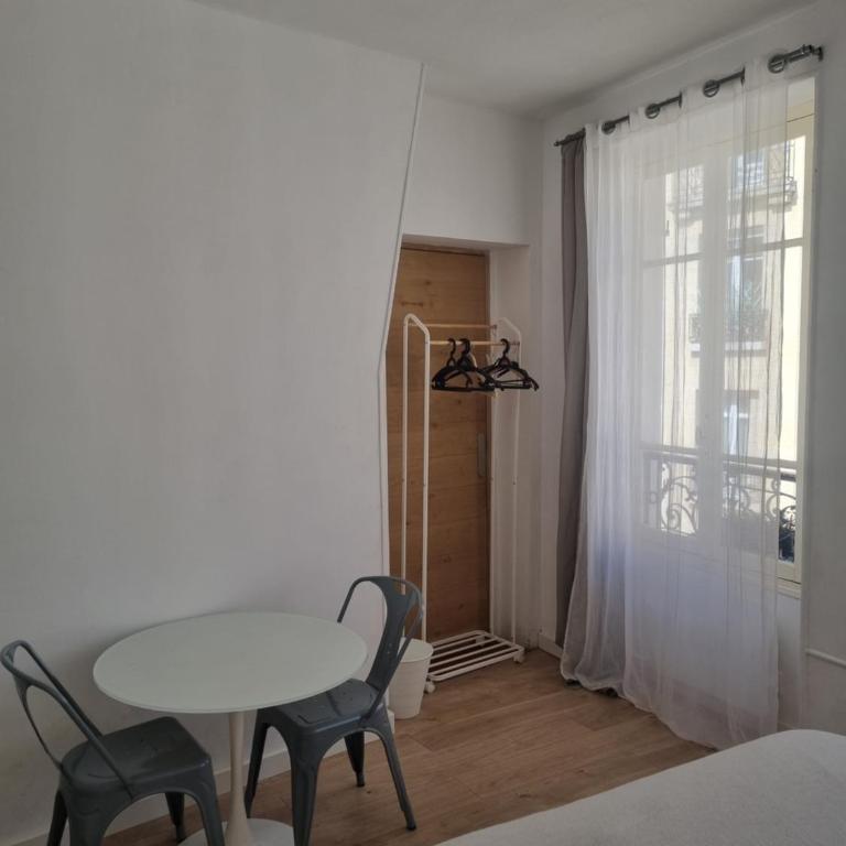Chambre privée - Vue Tour Eiffel - Chambre Double avec Salle de Bains Privative - 6