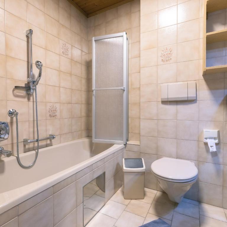Gästehaus Wilhelmshof - Doppelzimmer mit Balkon - 4