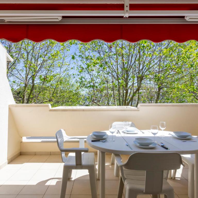 Grand studio climatisé à la mer avec garage privé - One-Bedroom Apartment - 8
