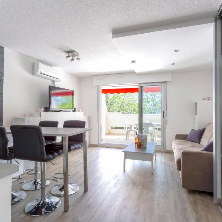 Grand studio climatisé à la mer avec garage privé - One-Bedroom Apartment - 14