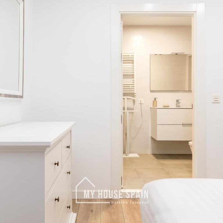 MyHouseSpain - Piso en centro Gijón a pocos minutos de las playas - Apartamento con ducha - 13