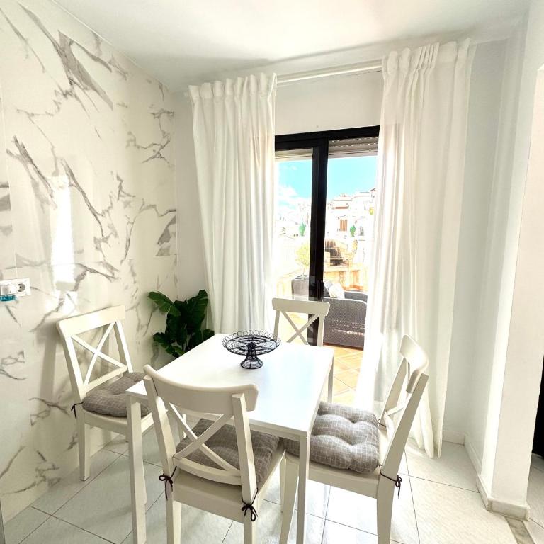Casa en Nerja con gran terraza, muy luminosa y en tranquila urbanización - Casa de 2 dormitorios - 8