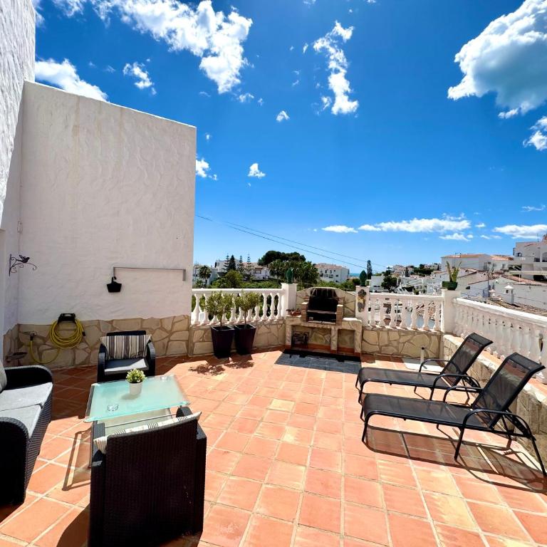 Casa en Nerja con gran terraza, muy luminosa y en tranquila urbanización - Casa de 2 dormitorios - 2
