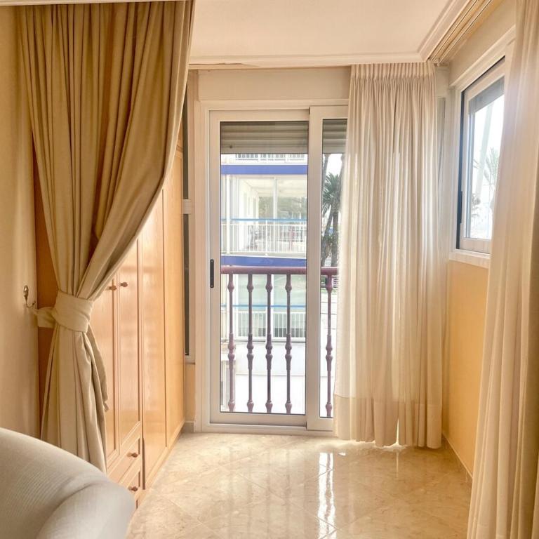 Apartamento en primera línea, Sea Front, Pool & Parking - Apartamento de 1 dormitorio con vistas al mar - 10