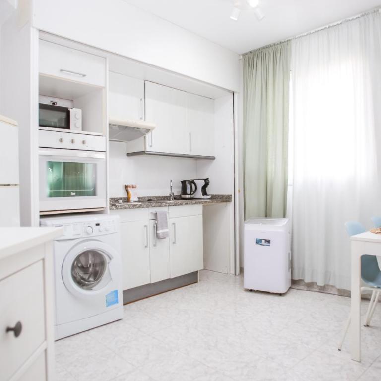 AL01 Estudio 250 m de playa de Fenals, Costa Brava - Apartamento de 1 dormitorio - 3