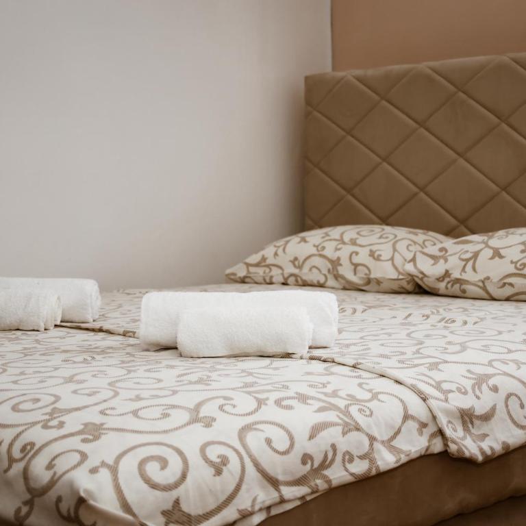 Apartments Djukic - Triple Room with Shared Bathroom - 2
