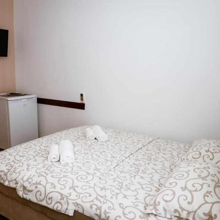 Apartments Djukic - Triple Room with Shared Bathroom - 1