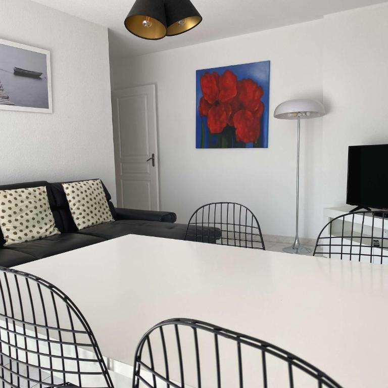 Bel Appartement T2 avec Terrasse et Garage à Balaruc-les-Bains - FR-1-553-269 - Apartment - 3