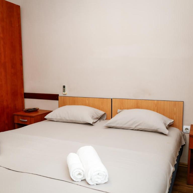 Apartments Djukic - Double or Twin Room with Shared Bathroom - 3