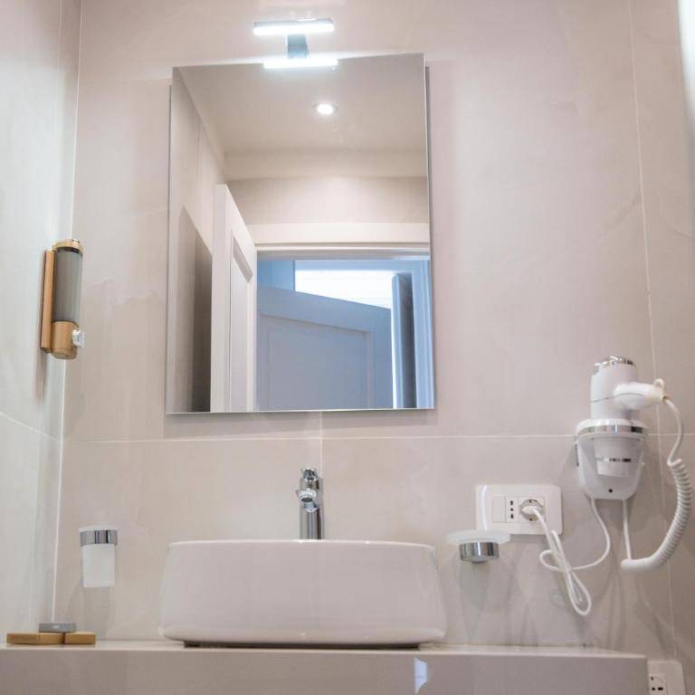 Leone Camere D'autore - Rooftop Prince Centro Storico - Camera Matrimoniale Deluxe - 6