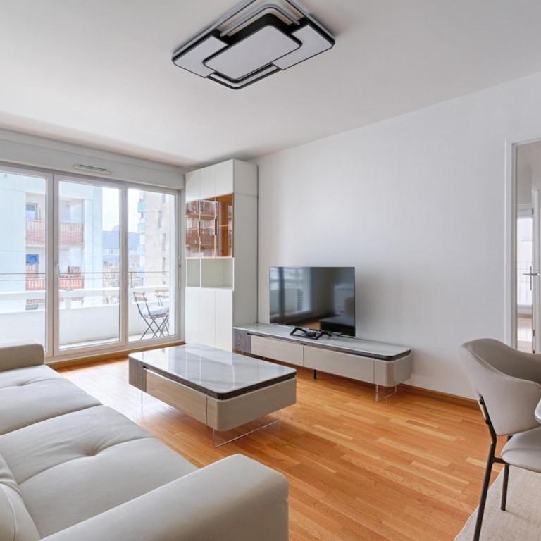 Saint Denis Leon Nozal Magnifique Apartment 5P - Three-Bedroom Apartment - 2