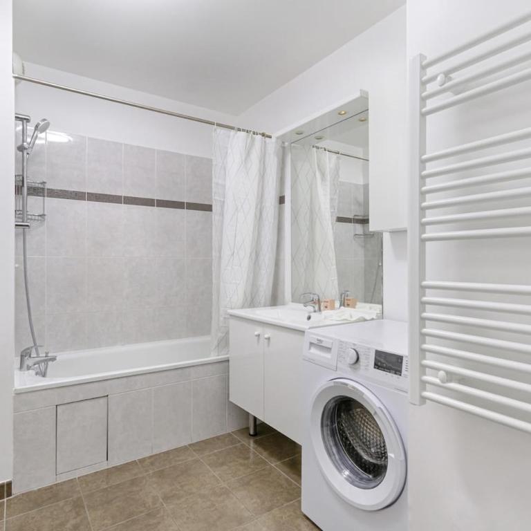 Saint Denis Leon Nozal Magnifique Apartment 5P - Three-Bedroom Apartment - 4