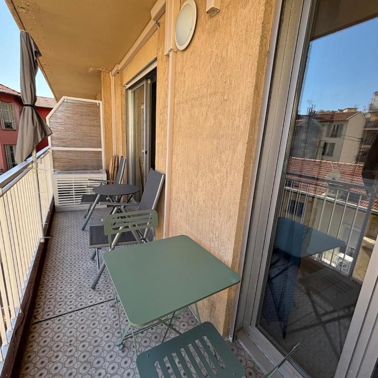 Cozy Studio Apt with balcony close to Garibaldi - Studio avec Balcon - 16