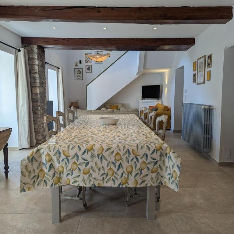 Mas traditionnel à Gordes en pleine nature - Five-Bedroom House - 9
