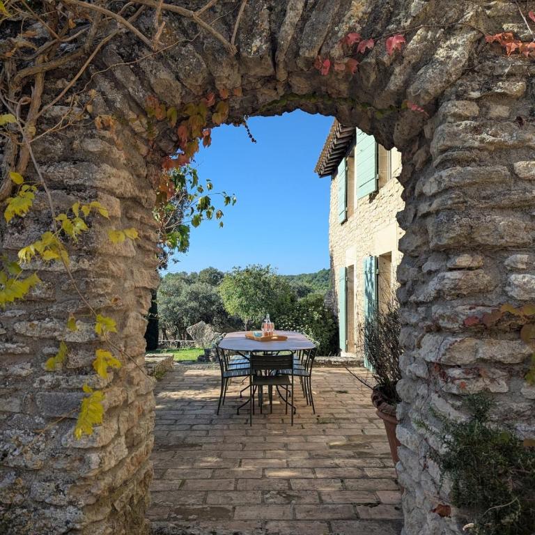 Mas traditionnel à Gordes en pleine nature - Five-Bedroom House - 44