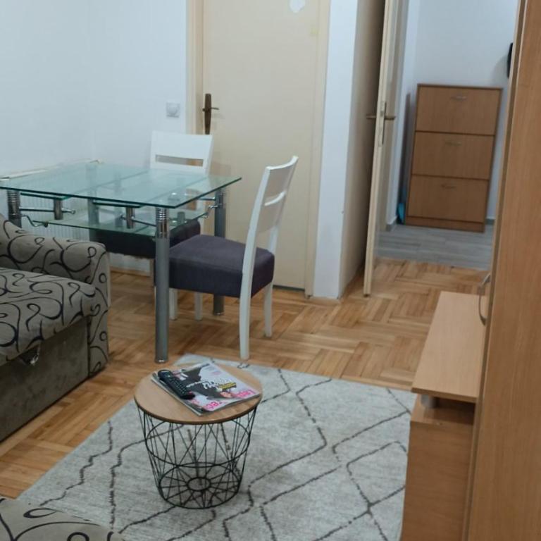 Centar & peace - One-Bedroom Apartment - 3