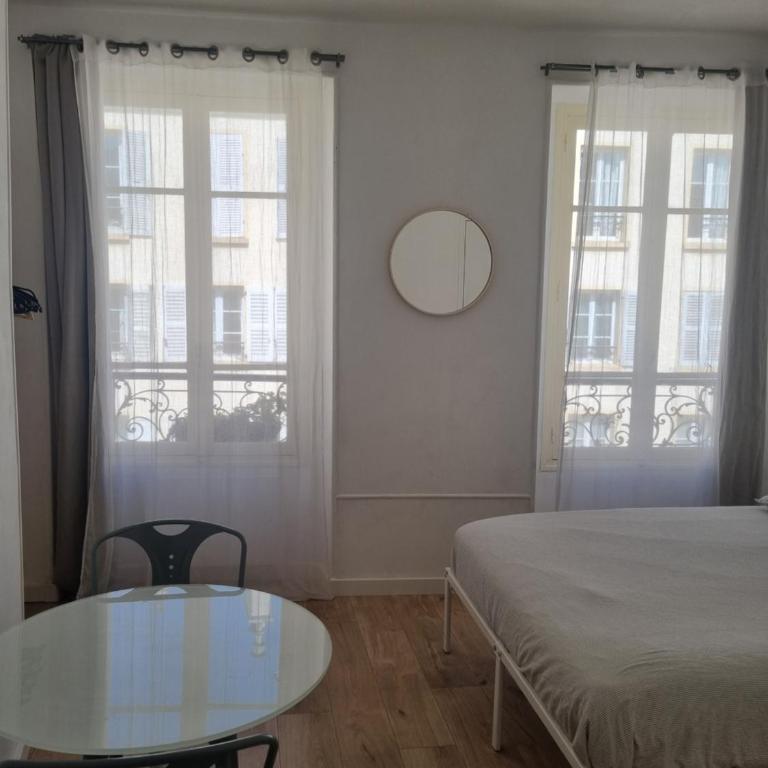 Chambre privée - Vue Tour Eiffel - Chambre Double avec Salle de Bains Privative - 2