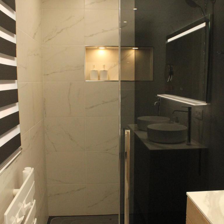 Villa Stella-Jacuzzi, Piscine, Calme-Parking - Appartement - 13