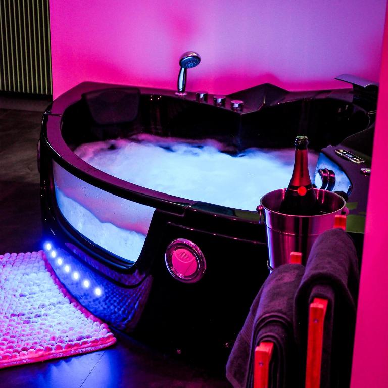 Loveroom & Jacuzzi TIJUGO - Clermont Ferrand - Appartement 1 Chambre - 8